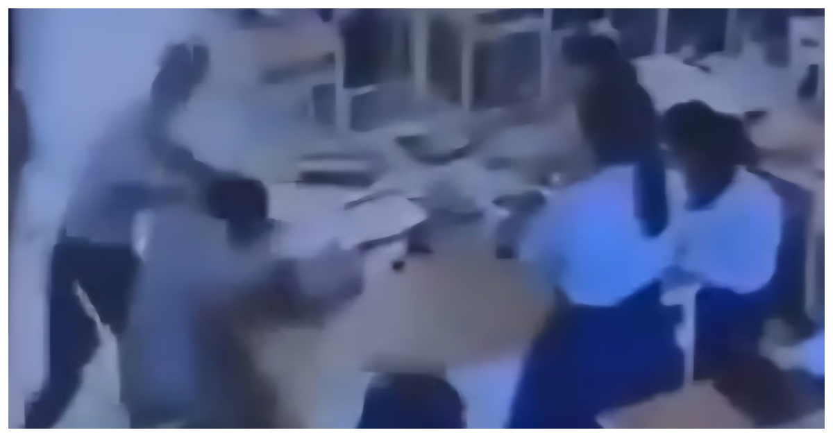 ছাত্রের দাবি সব গাণিতিক সমাধান সঠিক হওয়ার পরও শিক্ষিকা তার নম্বর কেটেছেন। ছবি: গালফ নিউজ